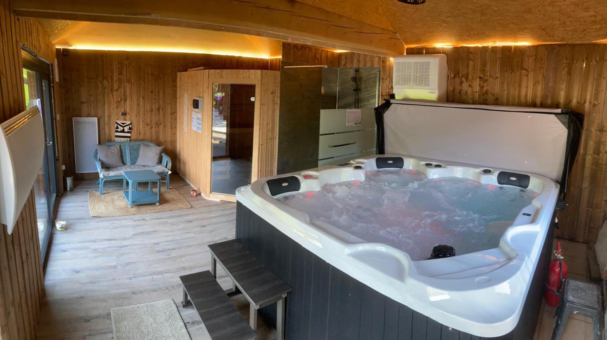 Chalet La Calougeotte, Jardin, Spa Et Sauna Prives Le Ménil Kültér fotó